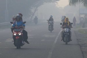 Akibat Karhutla di Aceh Barat Kabut Asap Menutupi Jalan Lintas Nasional Medan-Banda Aceh