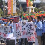 Penyampaian Tuntutan Massa Aksi Evaluasi 66 Tahun Riau, Pekanbaru, Selasa 8 Agustus 2023. KABAR CAKRAWALA/Dwiki Bernadio