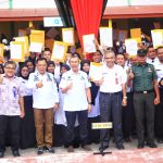 Plt Bupati Meranti, H. Asmar Dampingi Gubri Syamsuar Serahkan SK PPPK Guru di Kepulauan Meranti (30/8/2023).