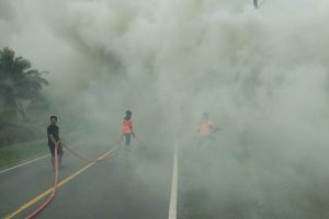 Asap Tebal Tutupi Jalan Nasional Akibat 7 Hektar Lahan Terbakar di Kab. Bangka Tengah