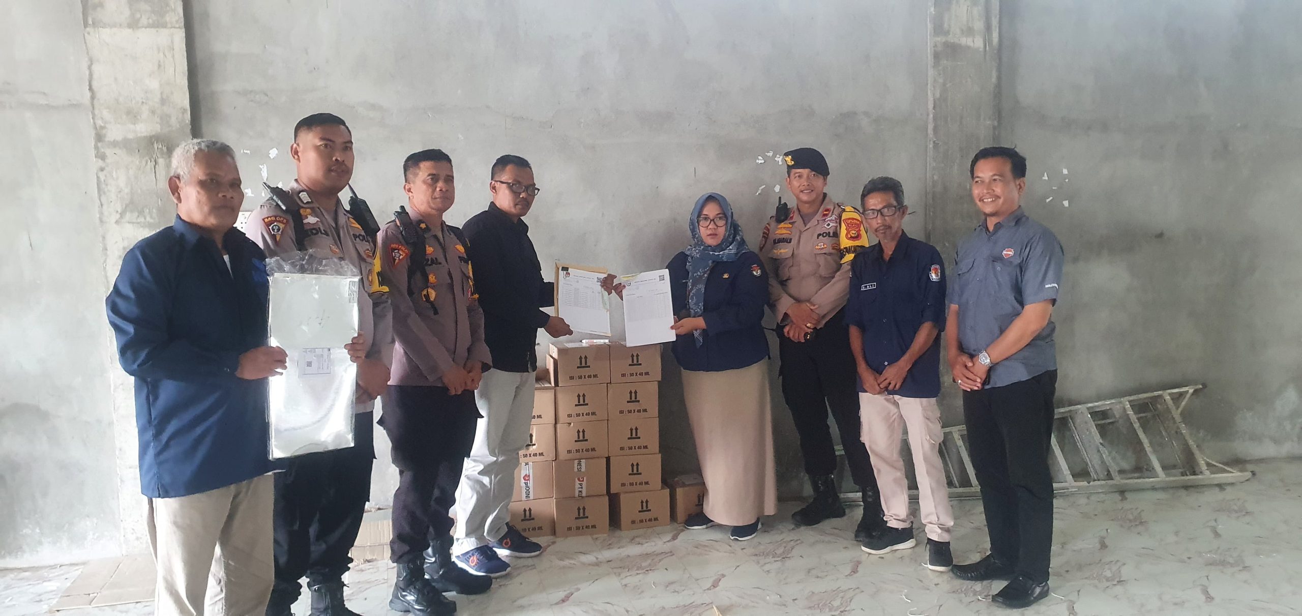 Kedatangan logistik Pilkada 2024 di Gudang logistik KPU Kepulauan Meranti