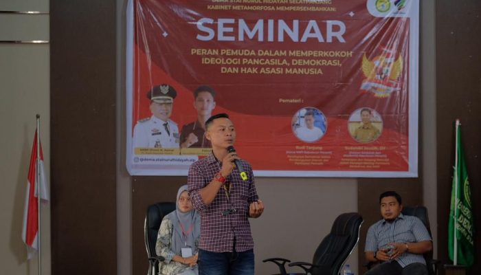 Pemaparan materi oleh Rudi Tanjung, dengan tema “Tantangan dan Peluang Pemuda dalam Menjaga Ideologi Pancasila, Demokrasi, dan Hak Asasi Manusia.”