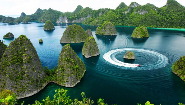 Isu Pertambangan Nikel di Raja Ampat: Antara Ekonomi, Ekologi, dan Kearifan Lokal