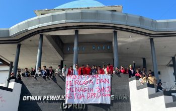 Krisis Kepercayaan, Cipayung Plus Kendari Gelar Aksi Guncang DPRD Sultra Hingga Gelar Paripurna