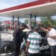 Detik-Detik Toyota Vios Hitam Terbakar Saat Isi BBM di SPBU Pidie Jaya — Brimob dan Damkar Beraksi Cepat!