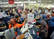 THR Cair Jelang Lebaran, Konsumsi Masyarakat Diprediksi Melonjak