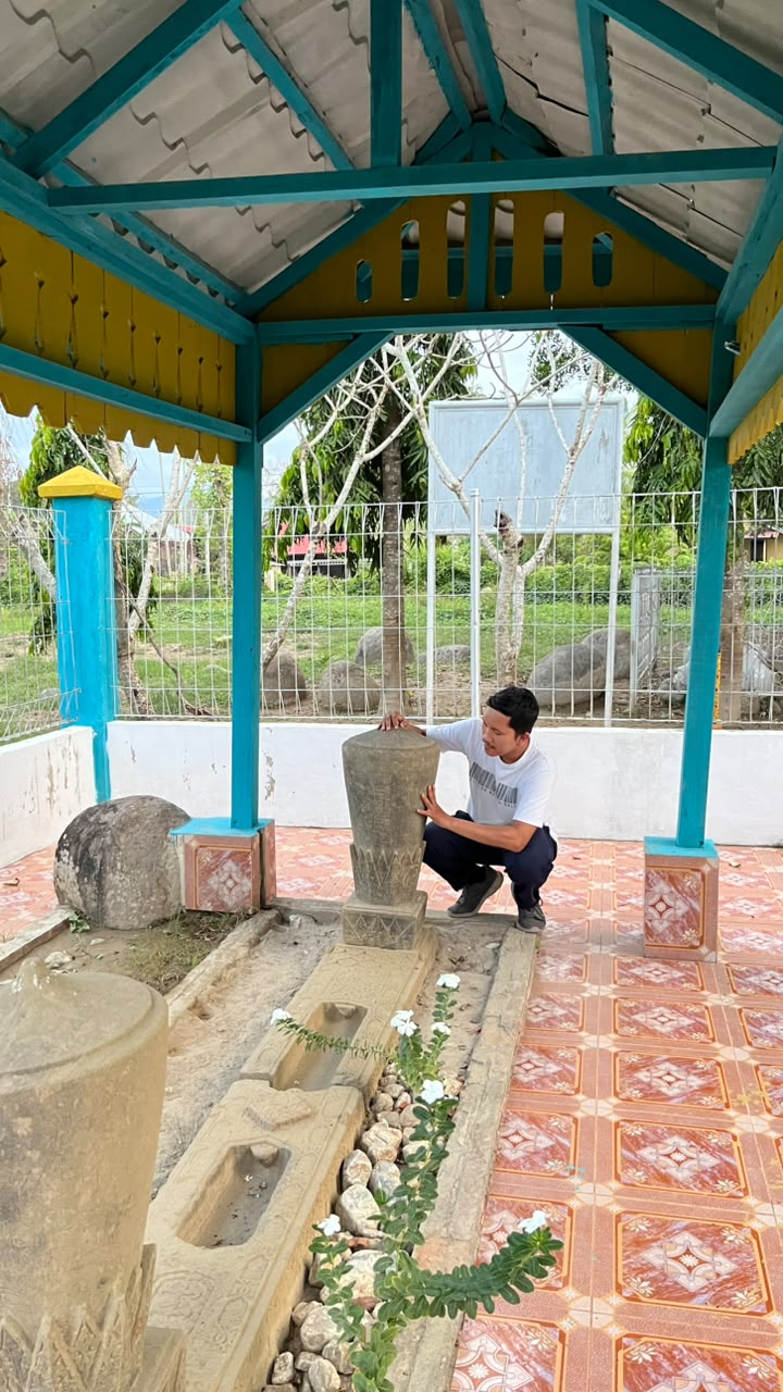 Teuku Avicenna Al Maududdy, M.Hum - Ketua Program Studi Komunikasi dan Penyiaran Islam, Fakultas Dakwah dan Komunikasi, Universitas Islam Al-Aziziyah Indonesia (UNISAI) Samalanga, Kabupaten Bireun, Aceh
